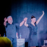 Web Saludos Plano Americano