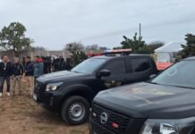 Tres detenidos tras un operativo en una fiesta clandestina en Malvinas Argentinas Vehículos de la Fuerza Policial Antinarcotráfico durante el operativo realizado en Malvinas Argentinas