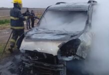 Un incendio destruyó por completo un vehículo sobre la Ruta 10 Vehículo afectado por un incendio sobre la Ruta 10 en Cañada de Machado