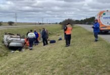 Tres mujeres sufrieron lesiones leves tras un vuelco en la autopista Córdoba–Rosario Vehículo volcado en la autopista Córdoba–Rosario a la altura de Río Segundo