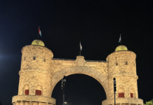 Más de 500 mil cordobeses están en mora y las billeteras virtuales muestran el mayor nivel de irregularidad Arco de Córdoba iluminado durante la noche