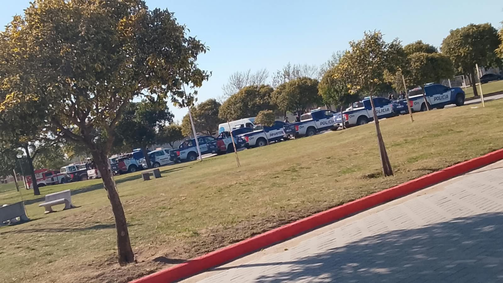 Operativo policial observado durante la búsqueda en Monte Cristo