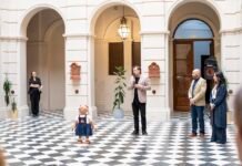 Una muestra creada junto a internas de la Colonia Abierta Monte Cristo se exhibe en la Legislatura Inauguración de la muestra Entre otras en la Legislatura Histórica de Córdoba