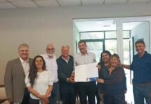 Se conformó en Devoto la primera Federación de Cooperativas Textiles de Córdoba Integrantes de cooperativas y autoridades sostienen el acta de conformación de la Federación de Cooperativas Textiles y de Marroquinería de Córdoba