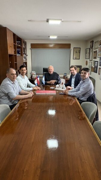Visita del cónsul general de Chile a la planta de Blangino en Monte Cristo