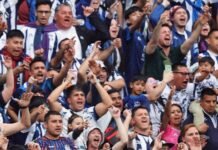 Más Talleres pidió conocer la recaudación y el destino de los fondos del “Día del Club” Hinchas de Talleres celebran en una tribuna durante un partido