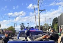Secuestraron una motocicleta con pedido judicial vigente en Malvinas Argentinas Fotografía de operativo policial adjunta al parte sobre el secuestro de una motocicleta en Malvinas Argentinas