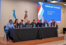 Ampliarán la red eléctrica en Diego de Rojas y Las Gramillas mediante convenios con la Provincia Autoridades y representantes durante la firma de convenios para obras de infraestructura eléctrica en Diego de Rojas y Las Gramillas