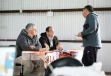 La Muni en tu Barrio: cuándo y dónde será la próxima jornada en Villa Santa Rosa Atención de vecinos en una jornada municipal dentro de un salón